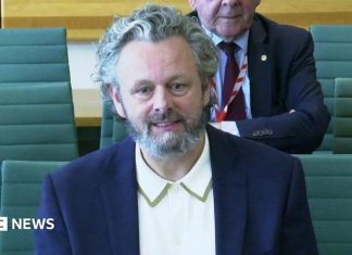 Michael Sheen și întâlnirea „constructivă” cu primul ministru în legătură cu acuzațiile de deversare deșeuri toxice 0 (0)