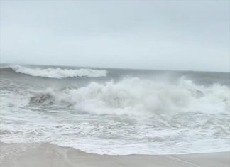 O epavă misterioasă dezvăluită de furtună pe plaja din Nantucket 0 (0)