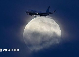 Luna vânătorului din octombrie a luminat cerul: imagini spectaculoase din întreaga lume 5 (2)