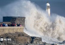Furtuna Austen aduce rafale puternice pe coasta Țării Galilor: la ce să ne așteptăm
